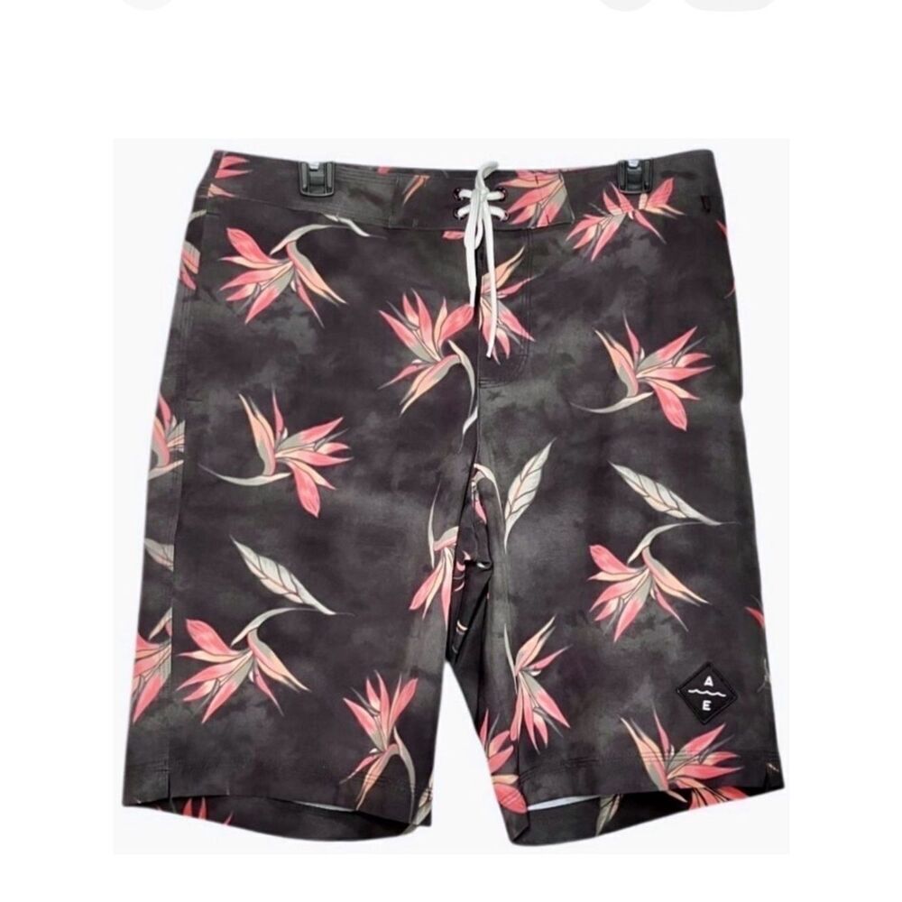 American Eagle Bird of Paradise Board Shorts in Grey/Red Men’s Flex/L